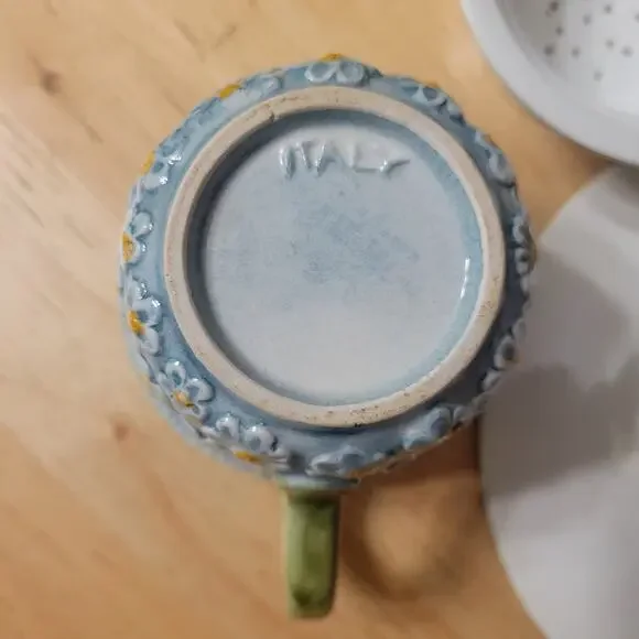 Nordstrom Italy Majolica Covered Daisy Tea Mug Set w/ Insert, Saucer and Lid - Picture 10 of 11